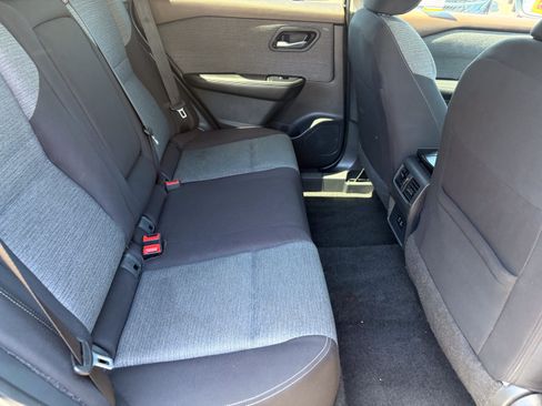Used 2023 Nissan Rogue SV FWD image 14