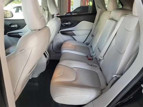 Used 2021 Jeep Cherokee Limited w/ Elite Package image 7