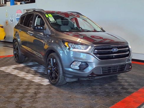 Used 2018 Ford Escape SE w/ SE Sport Appearance Package AWD/4WD image 2