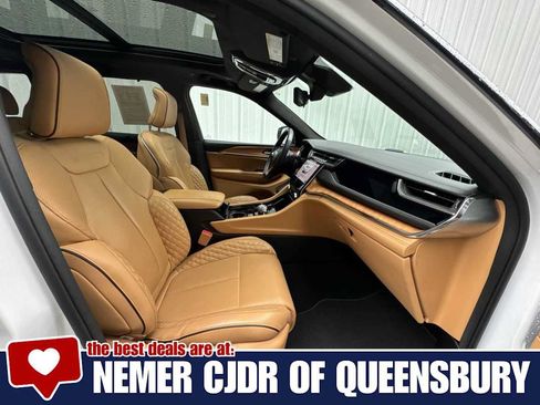 Used 2022 Jeep Grand Cherokee Summit AWD/4WD image 24