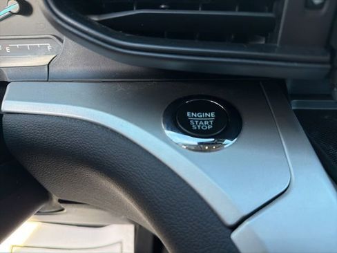 Used 2022 Ford Explorer XLT image 24