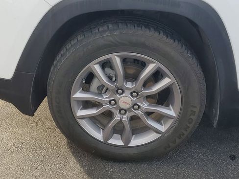 Used 2024 GMC Terrain SLT image 9