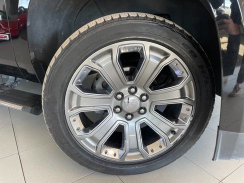Used 2016 GMC Yukon Denali w/ Open Road Package image 11