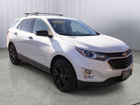 Used 2018 Chevrolet Equinox LT image 1