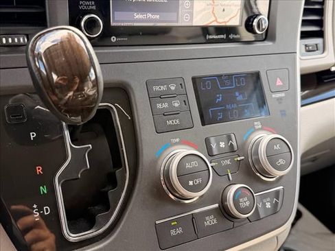Used 2020 Toyota Sienna XLE w/ XLE Navigation Package AWD/4WD image 26