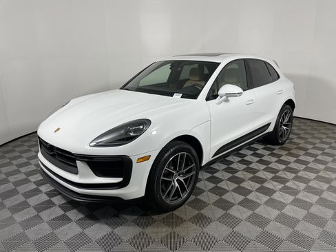 Used 2025 Porsche Macan image 11