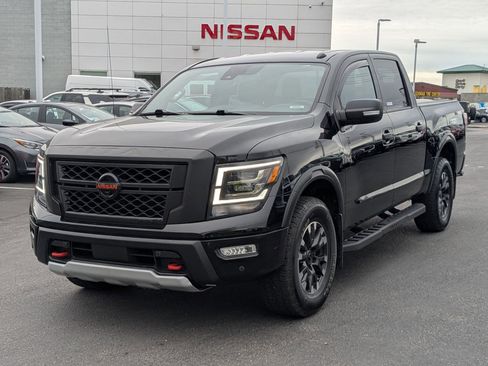 Used 2021 Nissan Titan PRO-4X w/ Pro-4x Convenience Package image 10