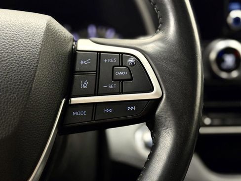 Used 2022 Toyota Highlander XLE image 20