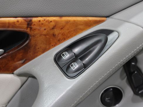 Used 2007 Mercedes-Benz SL 550 image 8