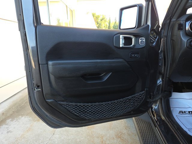 Used 2022 Jeep Wrangler Unlimited Sahara AWD/4WD image 38