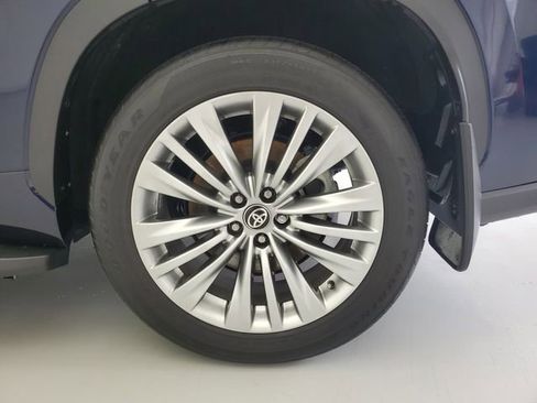 Used 2025 Toyota Highlander Platinum AWD/4WD image 13