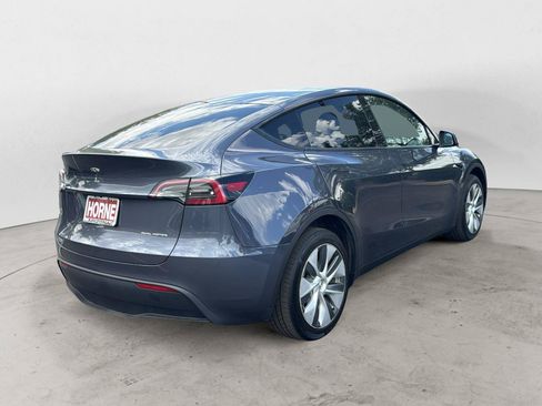 Used 2023 Tesla Model Y Long Range AWD/4WD image 5
