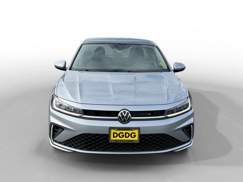 Used 2025 Volkswagen Jetta SE FWD image 8