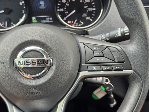 Used 2017 Nissan Rogue S AWD/4WD image 20
