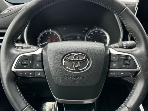 Used 2023 Toyota Highlander XSE AWD/4WD image 16