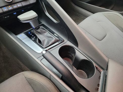 Used 2025 Hyundai Elantra SE w/ Cargo Package FWD image 26