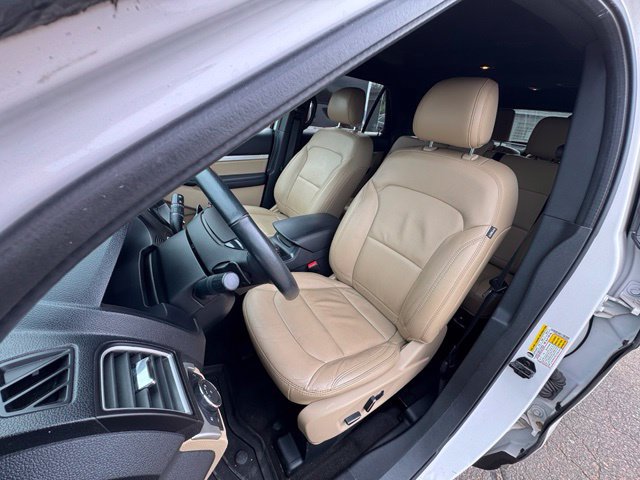 Used 2017 Ford Explorer XLT w/ Equipment Group 202A AWD/4WD image 9
