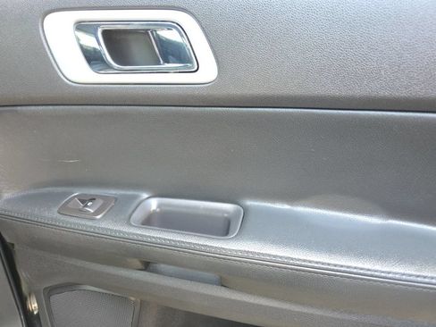 Used 2013 Ford Explorer XLT FWD image 25