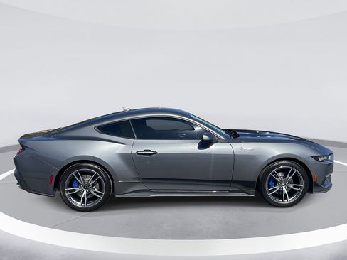 Used 2024 Ford Mustang Coupe RWD image 3