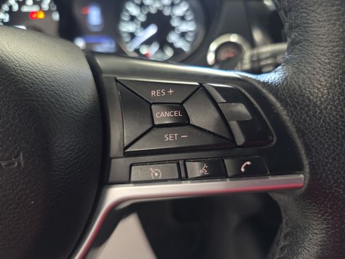 Used 2019 Nissan Rogue SV AWD/4WD image 16