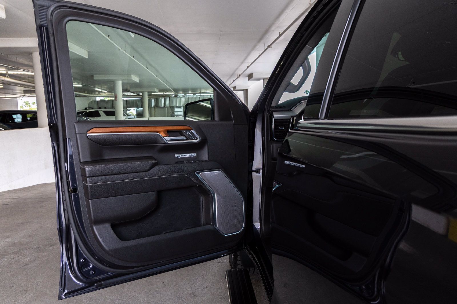 Used 2023 GMC Sierra 1500 Denali w/ Denali Reserve Package AWD/4WD image 14