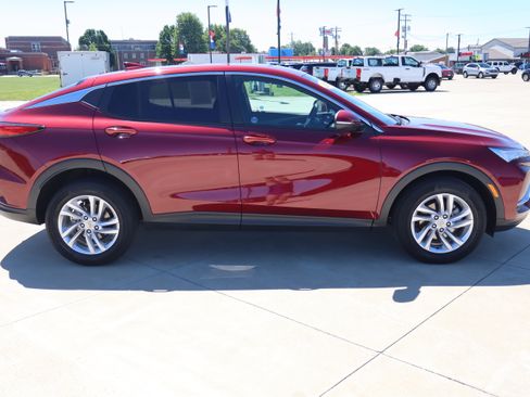 Used 2024 Buick Envista Preferred w/ Convenience II Package FWD image 4