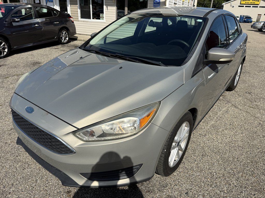 Used 2016 Ford Focus SE FWD image 2