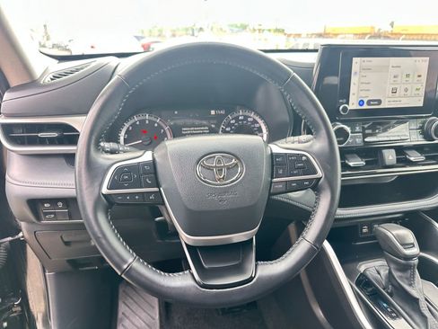 Used 2025 Toyota Highlander LE image 29
