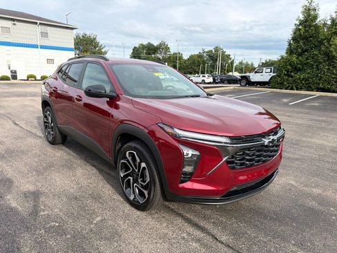 Used 2024 Chevrolet Trax RS FWD image 7
