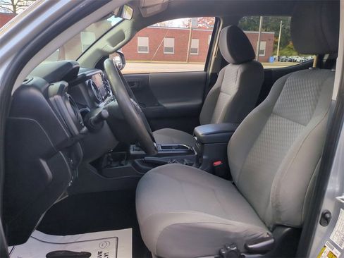 Used 2022 Toyota Tacoma SR image 22