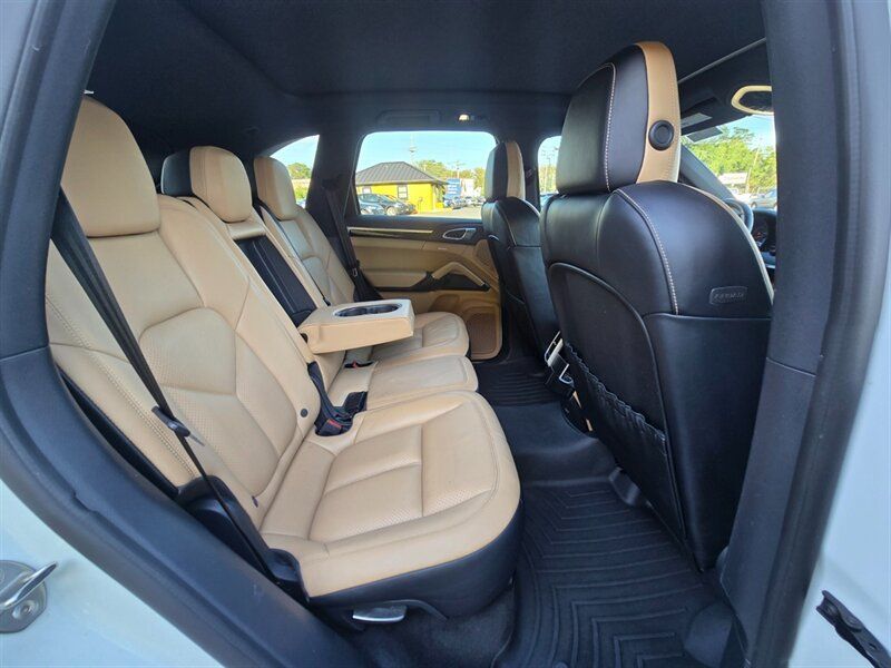 Used 2018 Porsche Cayenne AWD/4WD image 16