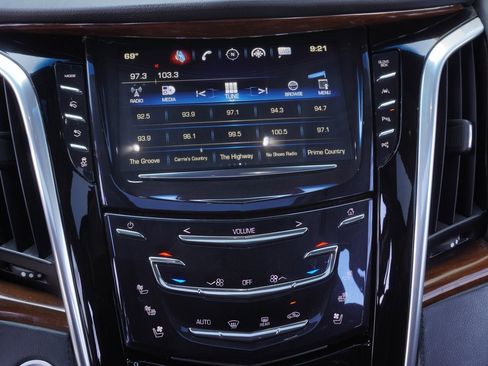 Used 2019 Cadillac Escalade ESV Premium Luxury image 18