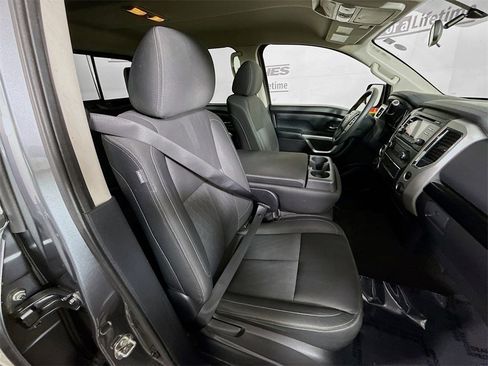 Used 2017 Nissan Titan SV image 29