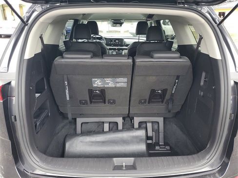 Used 2023 Kia Carnival LX image 30