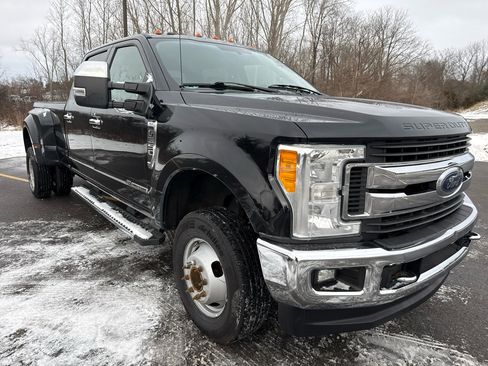 Used 2017 Ford F350 XLT w/ XLT Premium Package image 3