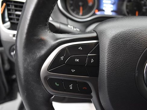 Used 2019 Jeep Cherokee Limited AWD/4WD image 9