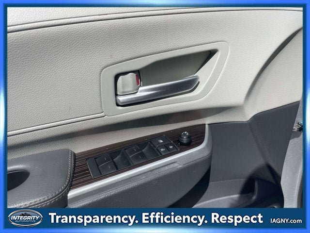 Used 2024 Toyota Sienna XLE FWD image 18