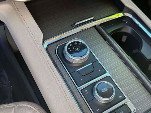 Used 2024 Ford Expedition Limited image 29