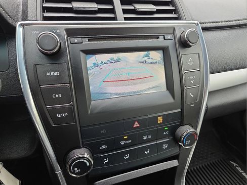 Used 2015 Toyota Camry SE FWD image 18
