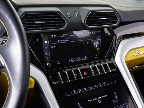 Used 2023 Lamborghini Urus S AWD/4WD image 29