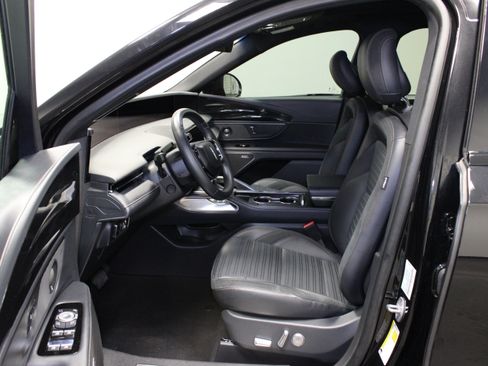 Used 2024 Lincoln Nautilus Reserve w/ Equipment Group 202A AWD/4WD image 18