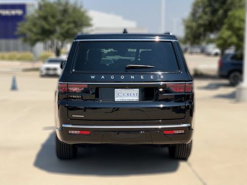 Used 2023 Jeep Wagoneer 4WD w/ Premium Group I image 7