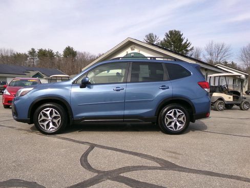 Used 2019 Subaru Forester Premium w/ All-Weather Package image 2