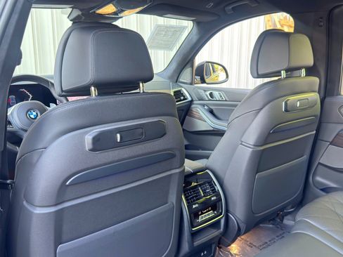 Used 2023 BMW X7 xDrive40i w/ M Sport Package AWD/4WD image 45