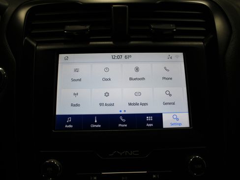 Used 2020 Ford Fusion SE w/ Equipment Group 151A image 19