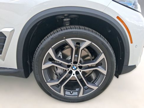 Used 2026 BMW X5 sDrive40i w/ Executive Package RWD image 11