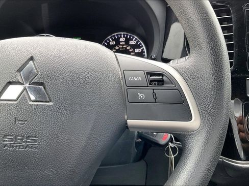 Used 2019 Mitsubishi Outlander ES image 22