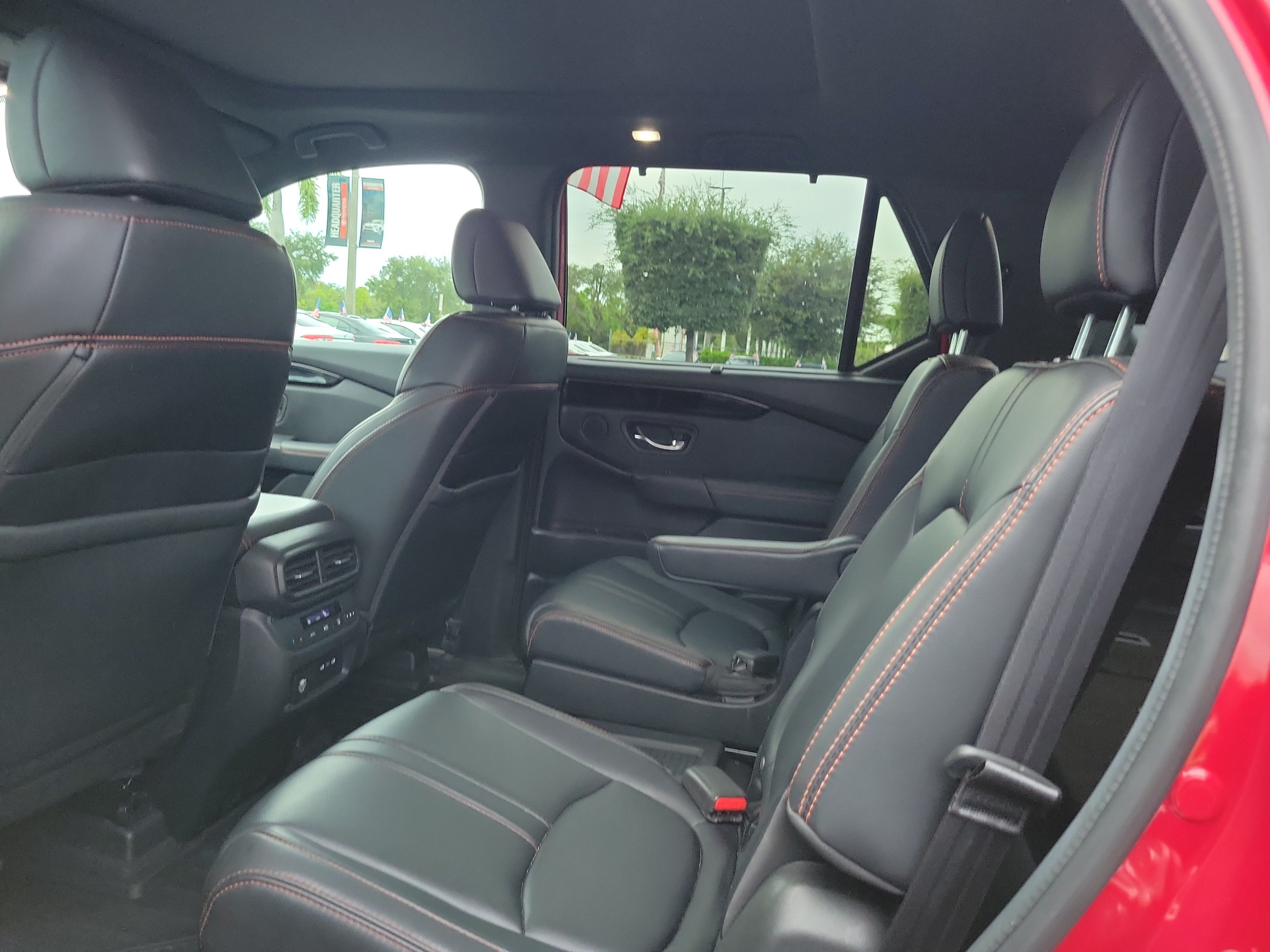 Used 2024 Honda Pilot TrailSport image 18