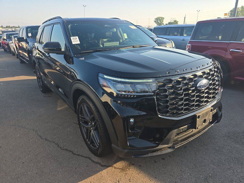 Used 2025 Ford Explorer ST AWD/4WD image 2