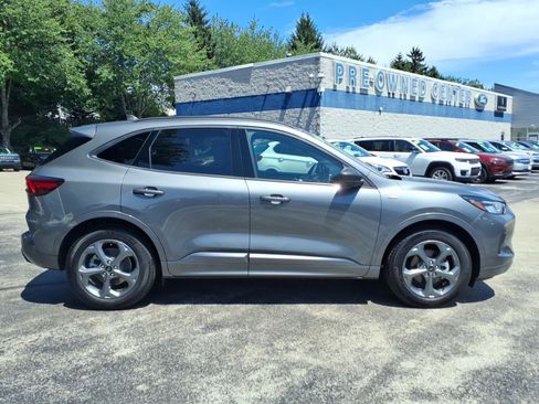 Used 2024 Ford Escape ST-Line w/ Tech Pack #1 FWD image 3